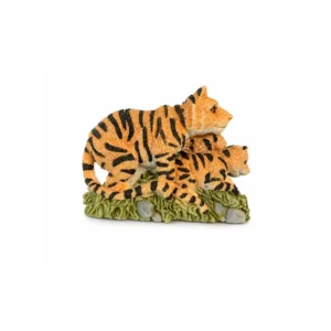 Kjøleskapsmagnet med motiv av en tigermor og tigerunge i detaljert resin.