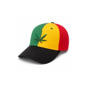 Grønn, gul og rød caps med brodert grønt cannabis blad