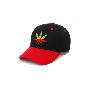 Svart/rød caps med brodert rasta cannabis blad