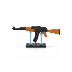 AK-47 byggesett med 718 deler ferdig bygget på utstillingsstativ