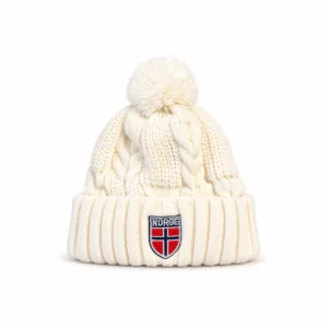 Kremhvit strikket Norge-lue med flettemønster, dusk og norsk flagg