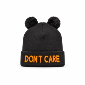 Svart lue med to dusker og oransje Don't Care tekst
