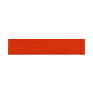 Rektangulær oransje bordløper i bomull med vevd, ribbet struktur og kantbånd langs kortsidene.