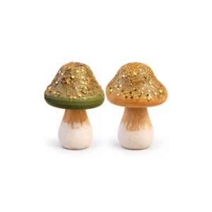 To dekorsopper i tre med grønn og naturfarget hatt, gullglitter og små stjerner.