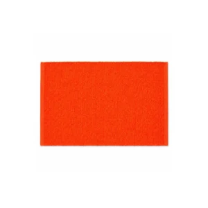 Rektangulær oransje spisematte i bomull med vevd struktur og kantbånd langs kortsidene.